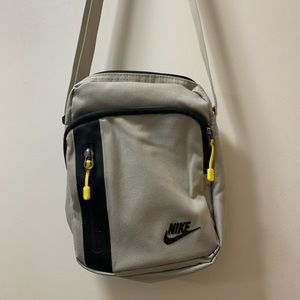Nike crossbody zipper bag.